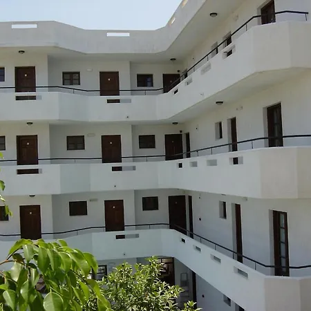 Elina Aparthotel 2*